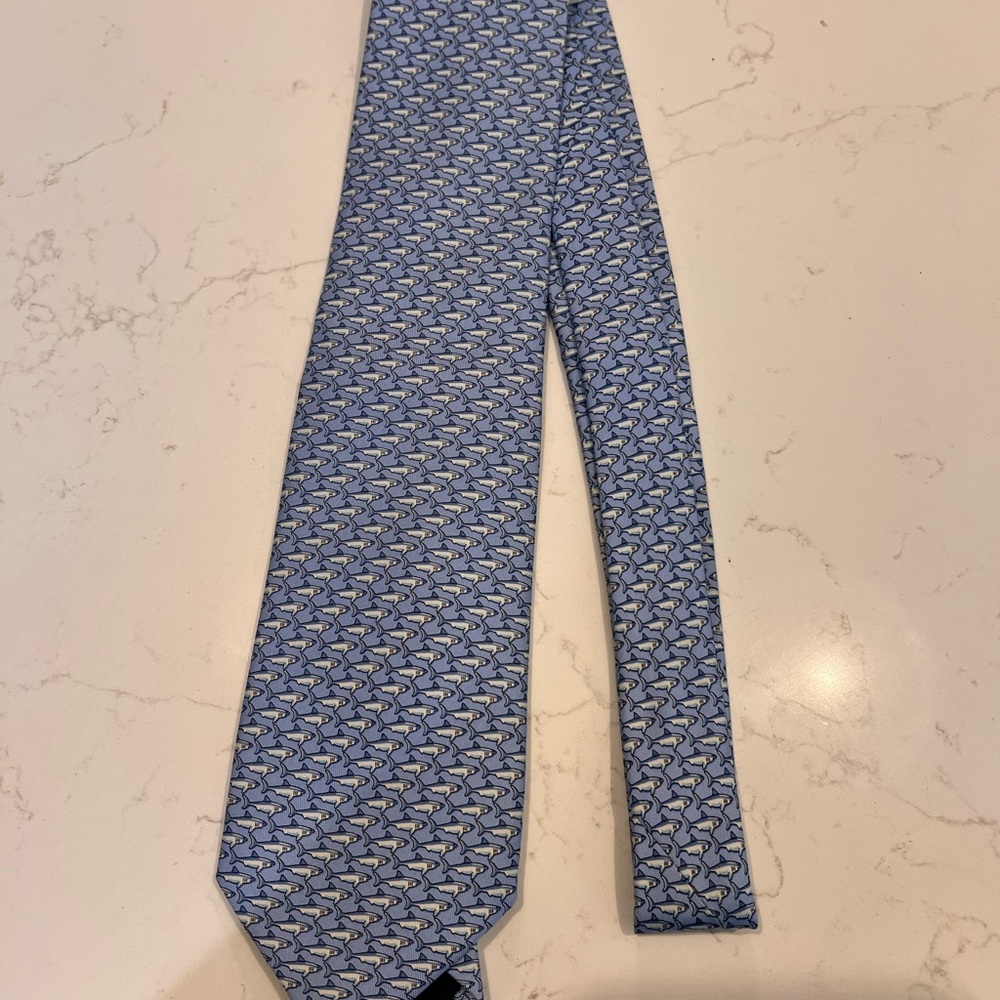 Vineyard Vines Blue Silk Tie with Geometric Pattern